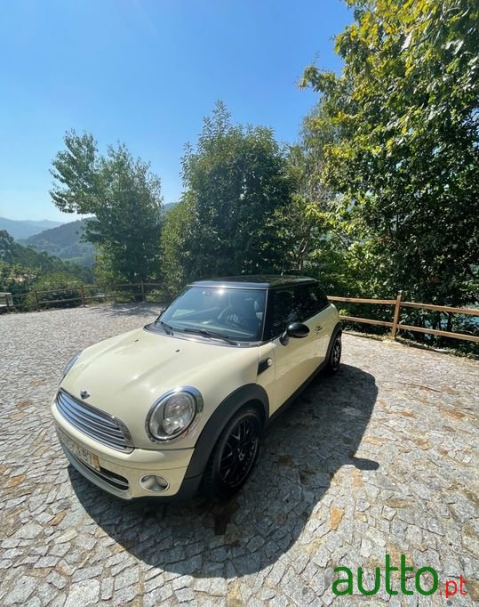 2009' MINI Cooper photo #4