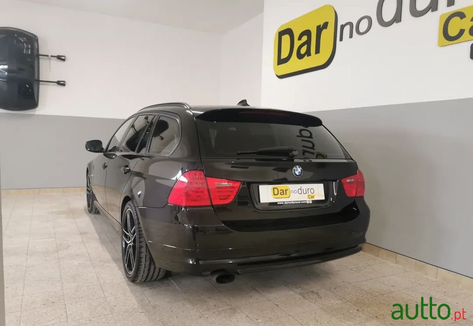 2010' BMW 320 photo #4