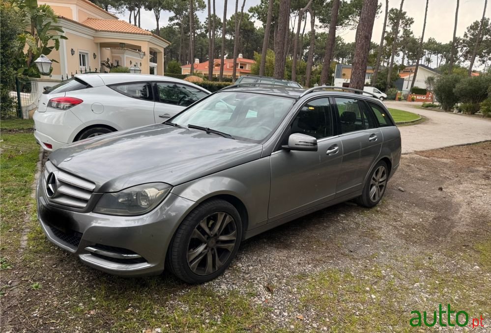 2012' Mercedes-Benz 220 photo #2