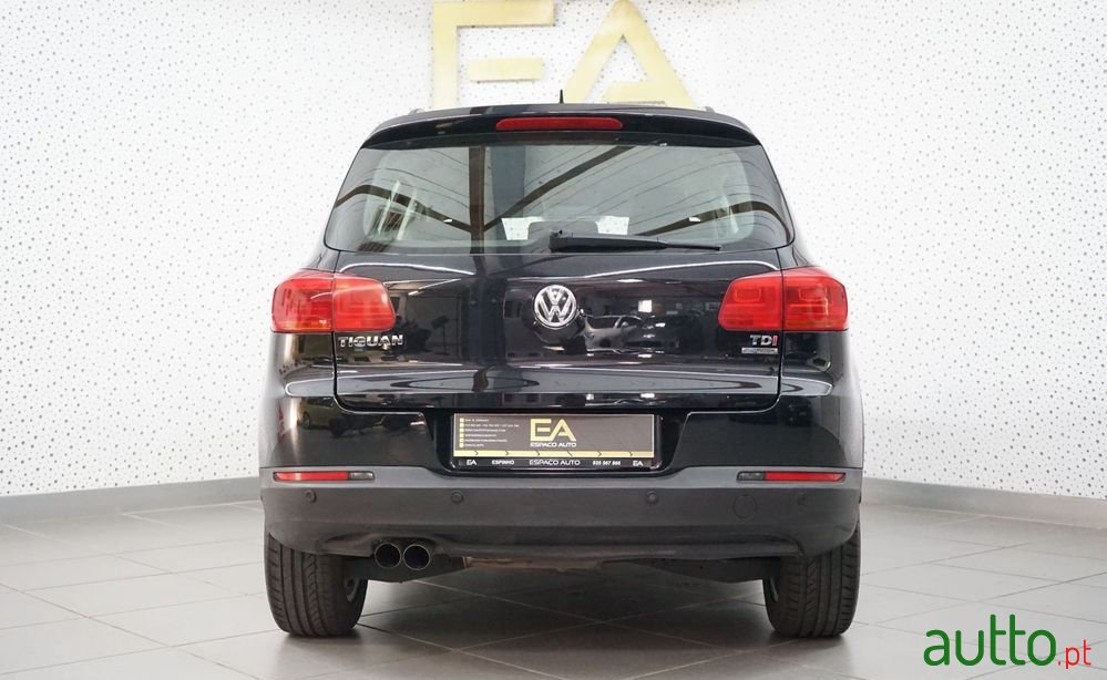 2011' Volkswagen Tiguan photo #5
