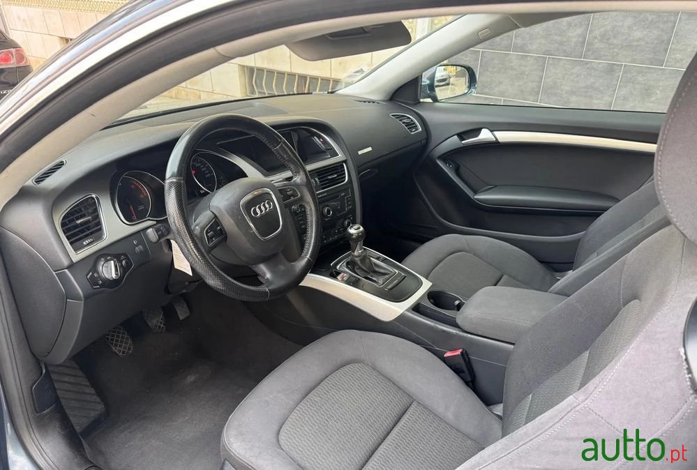 2010' Audi A5 2.0 Tdi photo #5