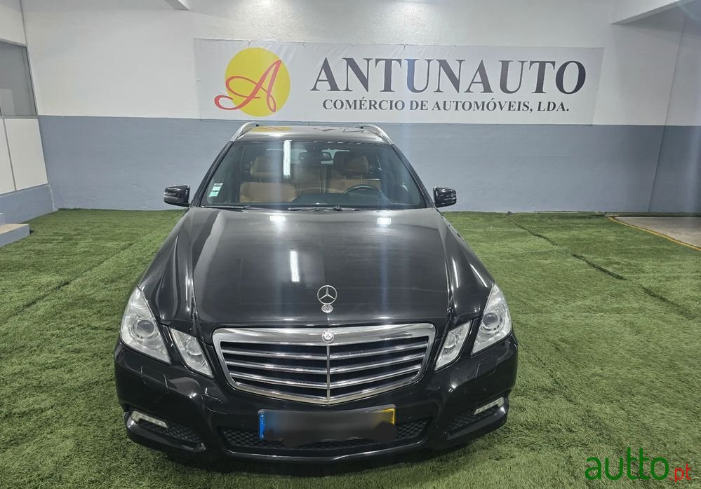 2010' Mercedes-Benz Classe E photo #2