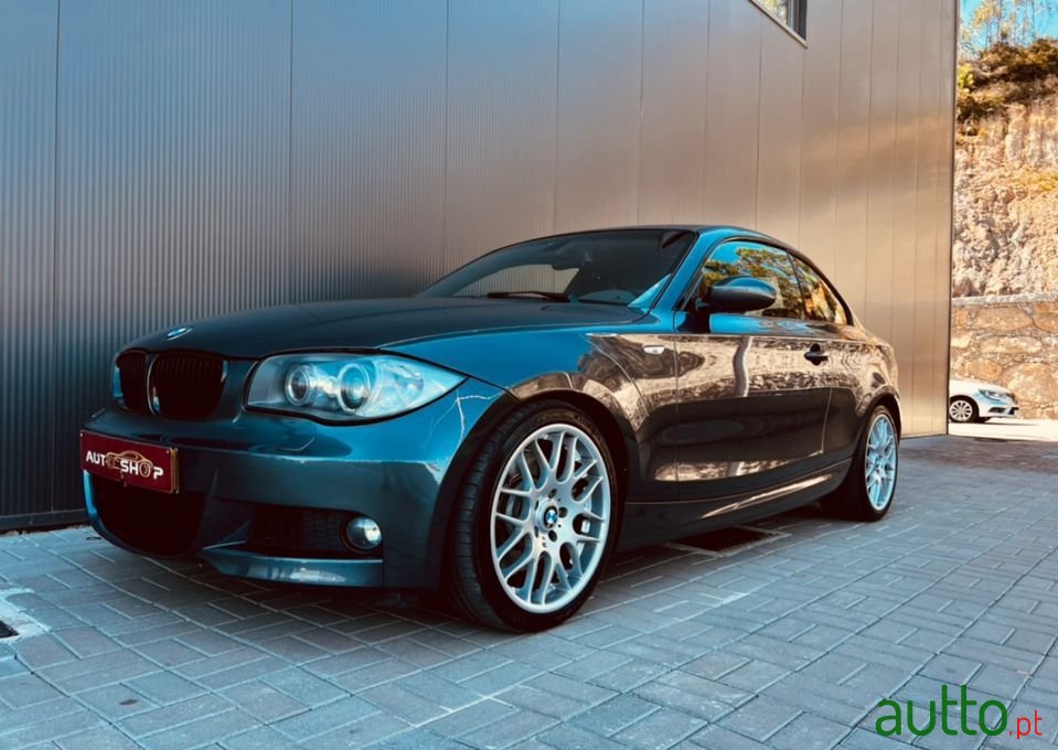 2011' BMW 123 photo #1