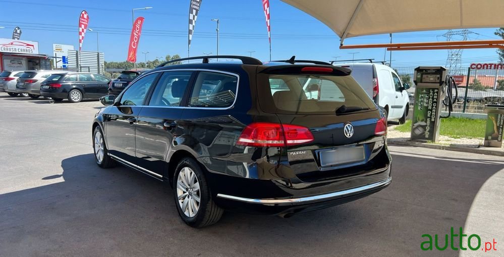 2011' Volkswagen Passat Variant photo #3