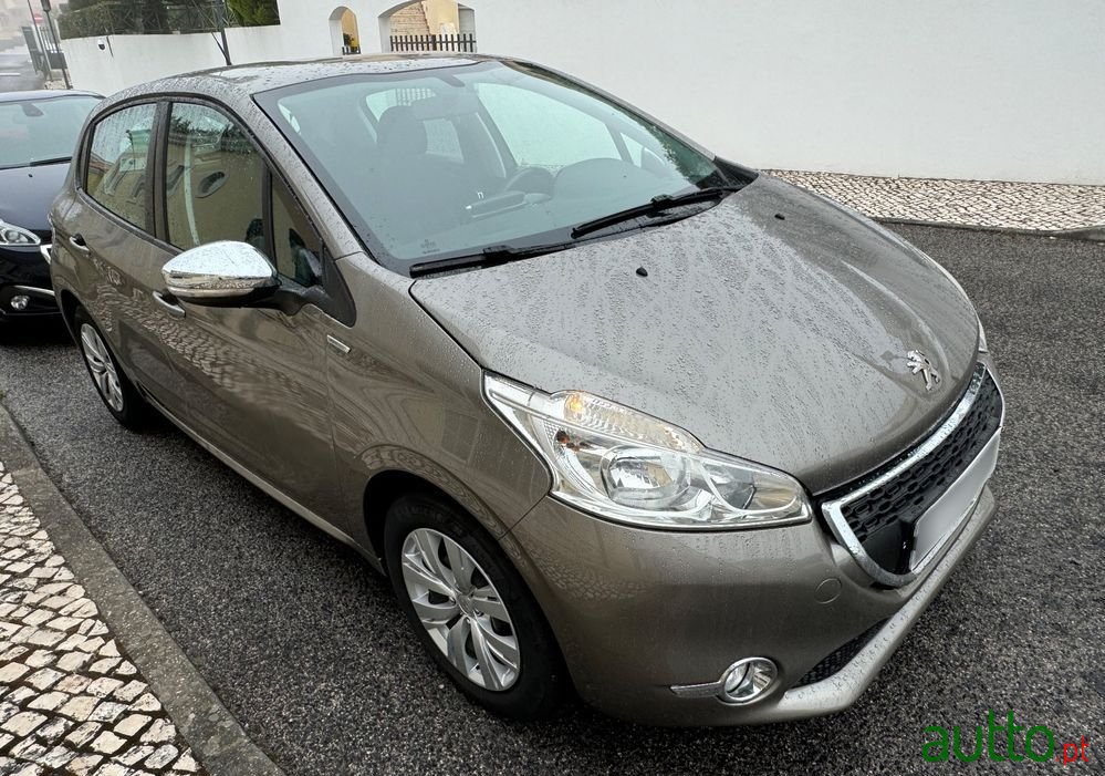 2014' Peugeot 208 photo #2