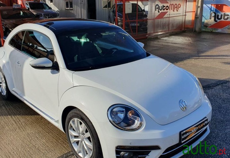 2018' Volkswagen New Beetle photo #4