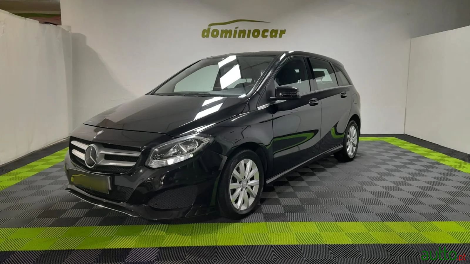 2015' Mercedes-Benz B-180 photo #1