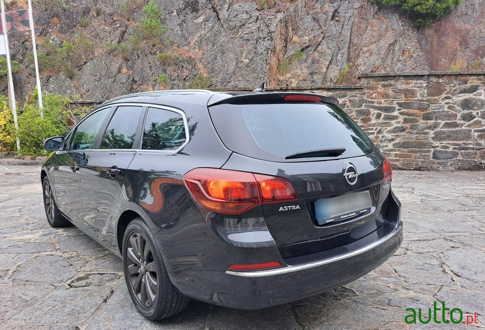 2015' Opel Astra Sports Tourer photo #4