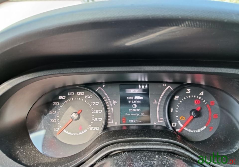 2020' Fiat Tipo Station Wagon photo #2