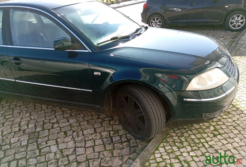 2001' Volkswagen Passat photo #6