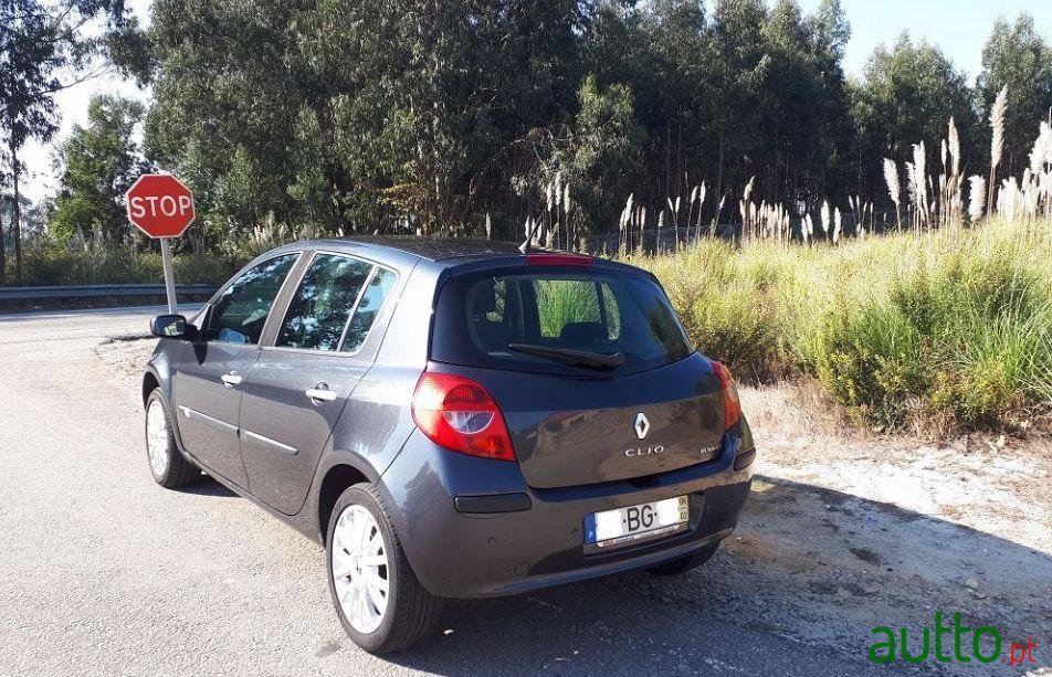 2006' Renault Clio 1.5 Dci photo #1