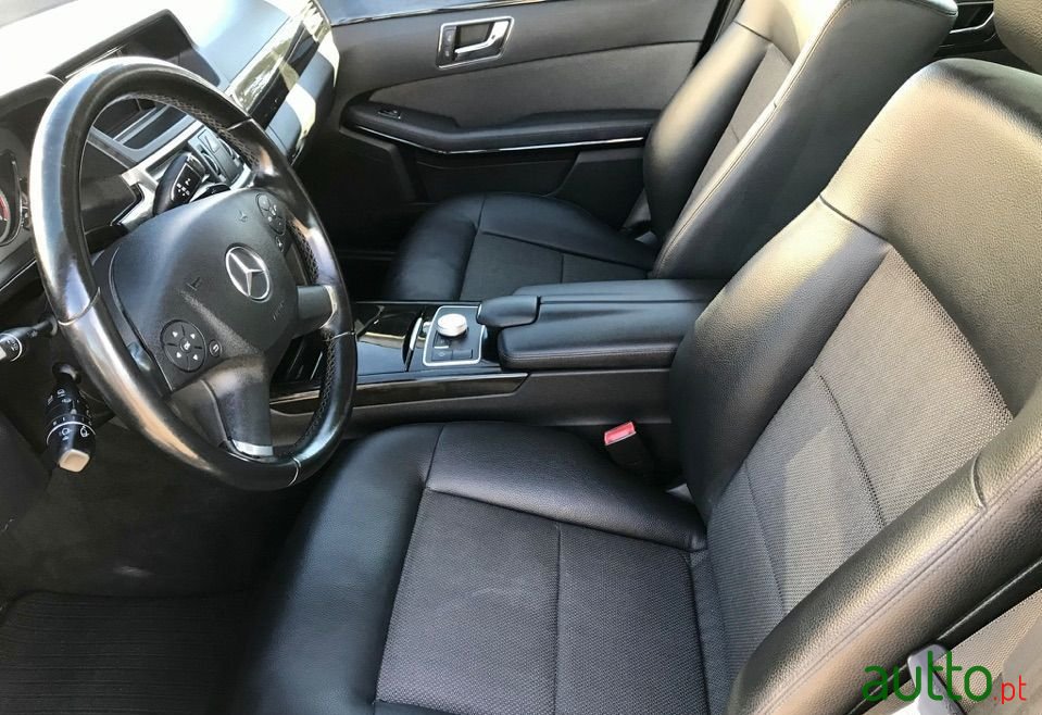 2011' Mercedes-Benz E-250 photo #3