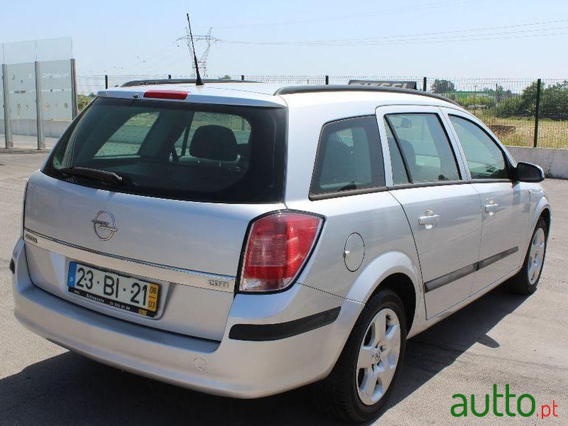 2006' Opel Astra Caravan photo #2