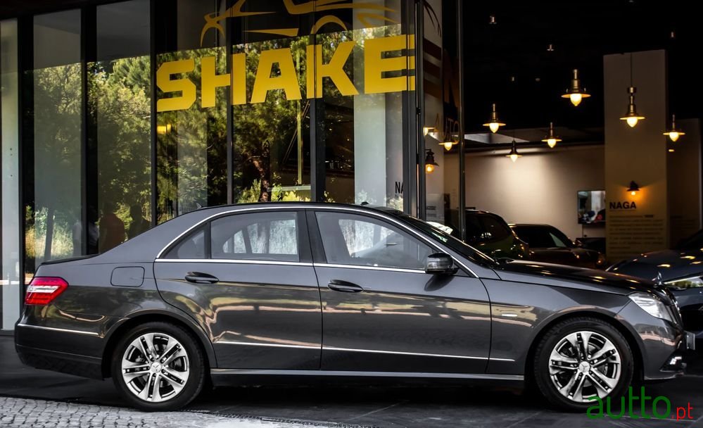 2009' Mercedes-Benz Classe E photo #5