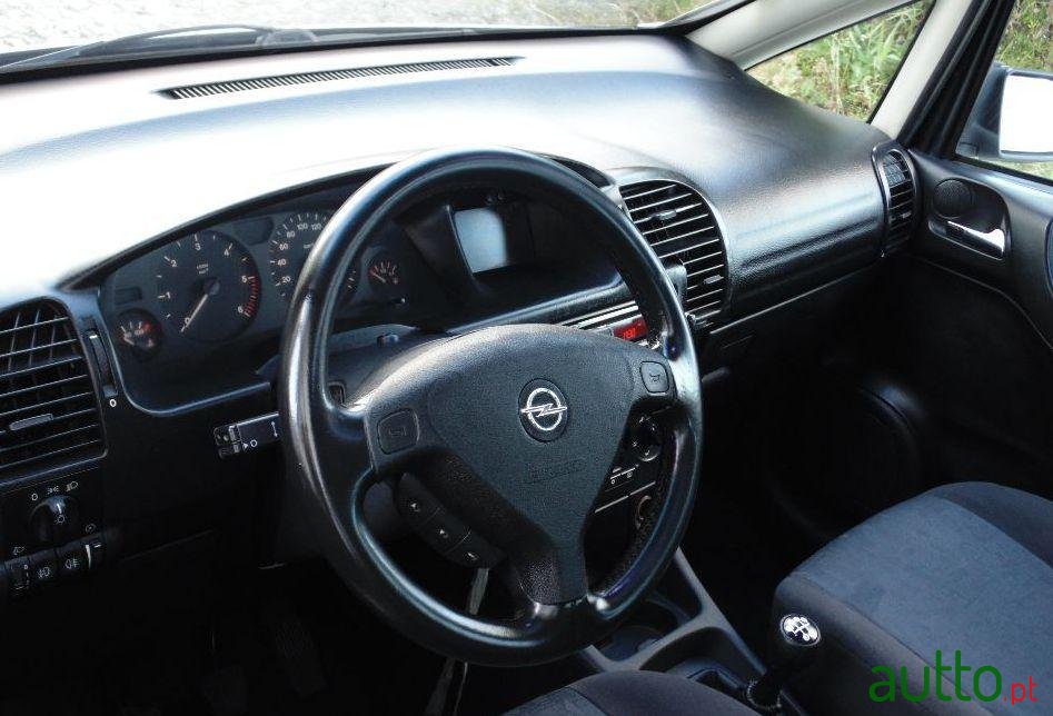 2001' Opel Zafira photo #2