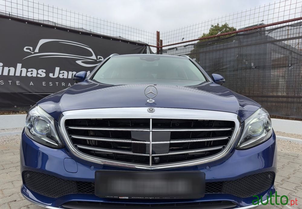 2020' Mercedes-Benz Classe C photo #6