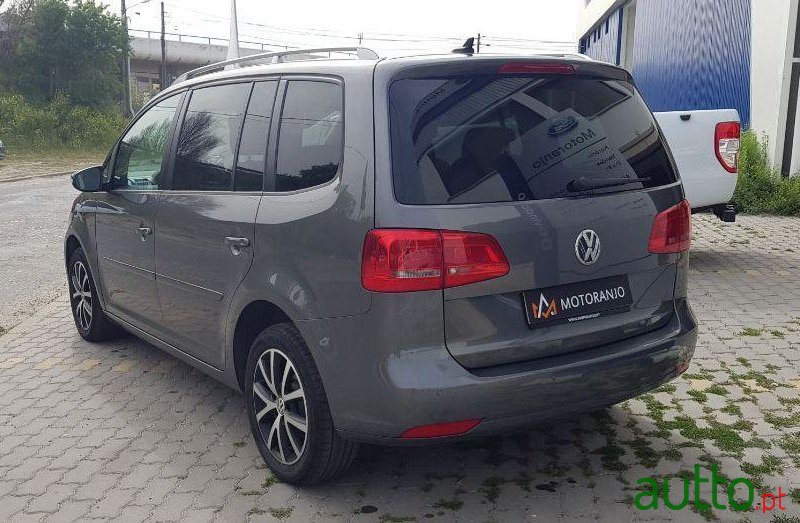 2015' Volkswagen Touran photo #1