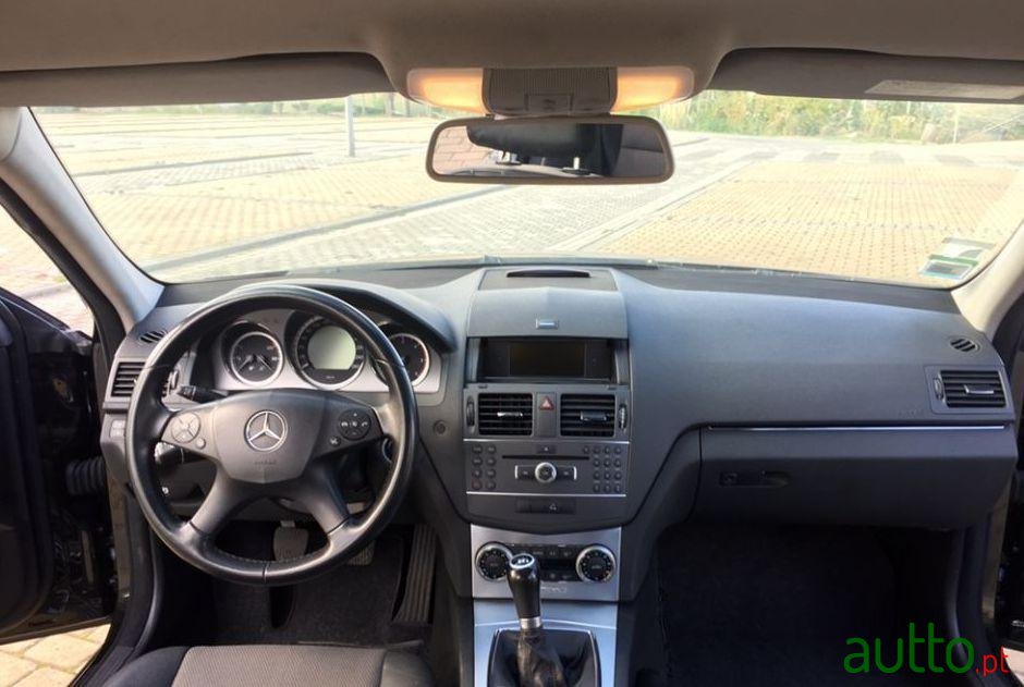 2010' Mercedes-Benz C-180 Avantgarde photo #3