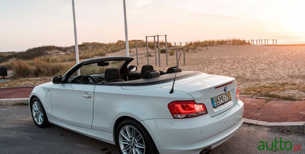 2012' BMW 118 Cabrio photo #3