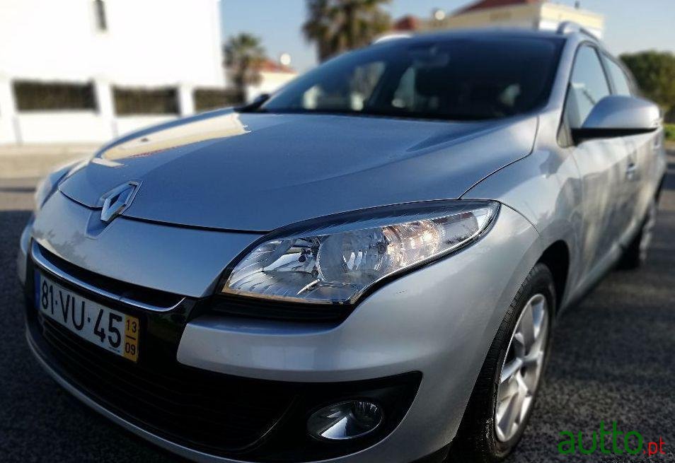 2013' Renault Megane Sport Tourer photo #2
