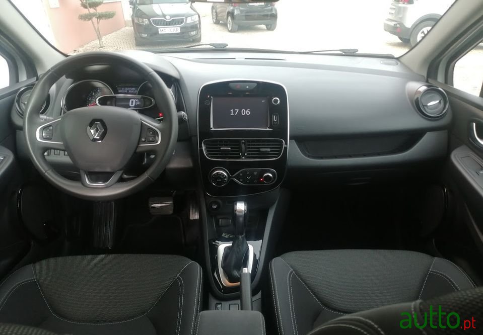 2017' Renault Clio Sport Tourer photo #5