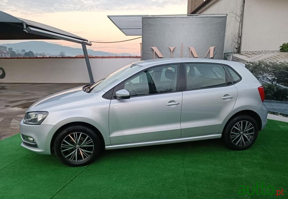 2014' Volkswagen Polo photo #3