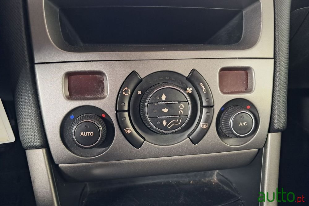 2008' Peugeot 308 photo #6