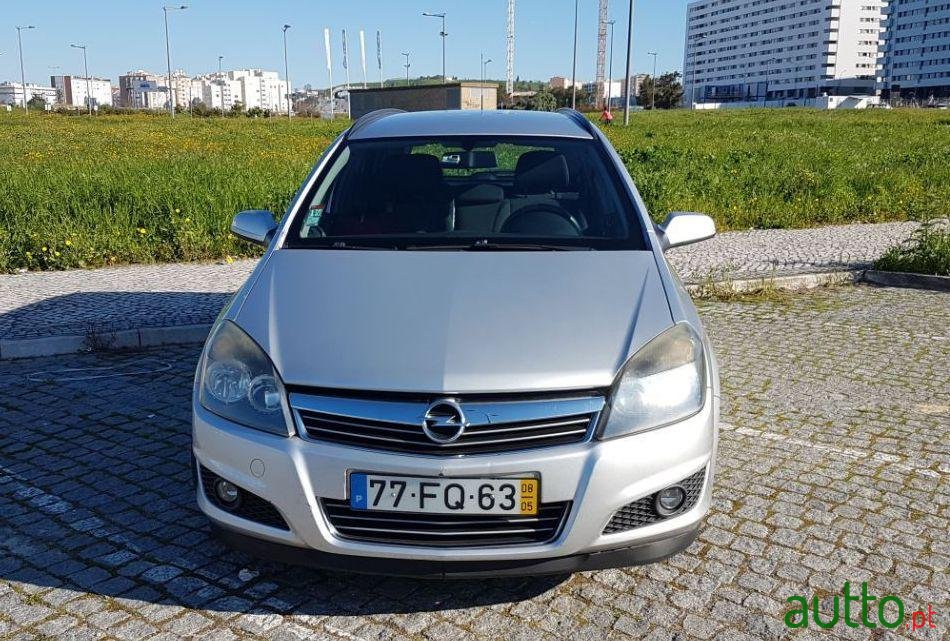 2008' Opel Astra Caravan photo #1