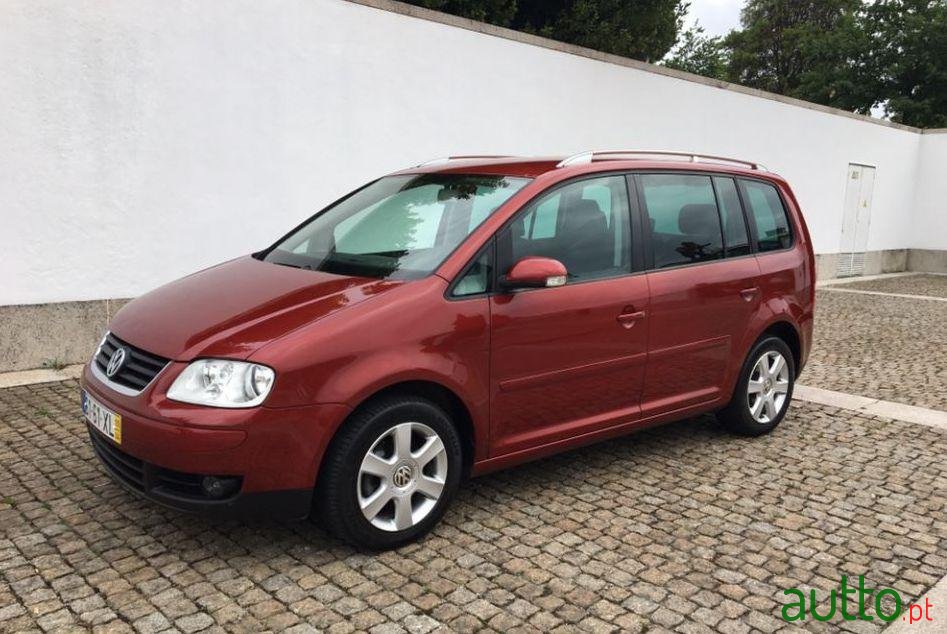 2004' Volkswagen Touran 1.9 Tdi photo #2