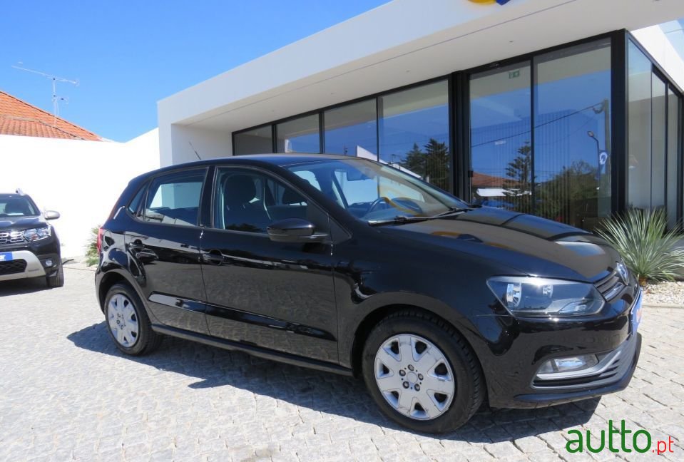 2015' Volkswagen Polo photo #2