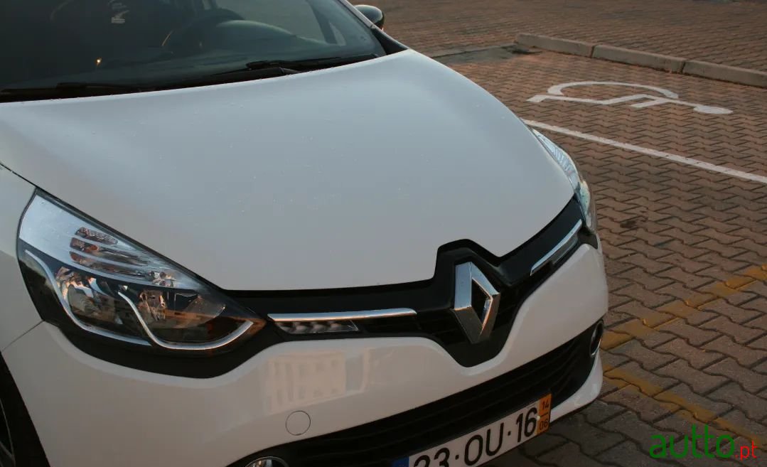 2014' Renault Clio Sport Tourer photo #2