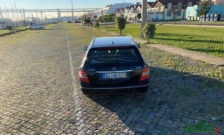 2008' Mercedes-Benz C-320 photo #2