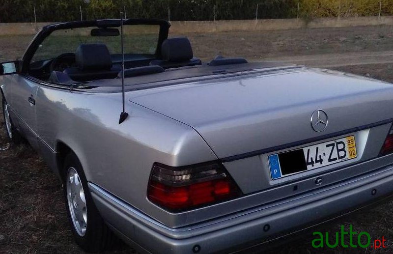 1995' Mercedes-Benz E-220 photo #2