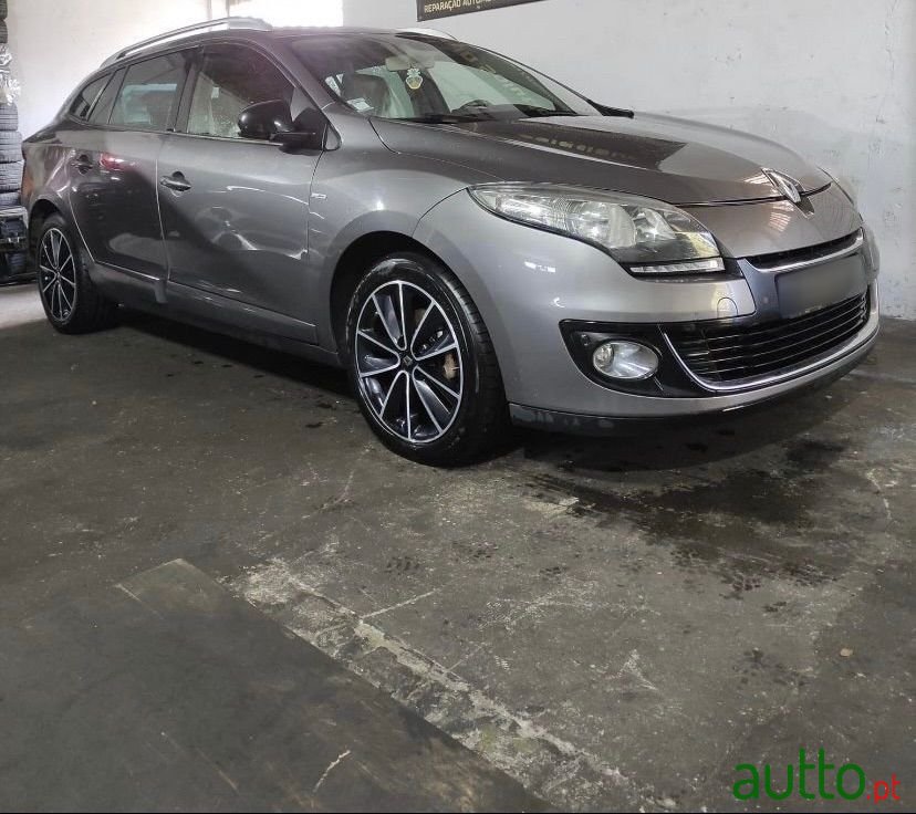 2013' Renault Megane Sport Tourer photo #1