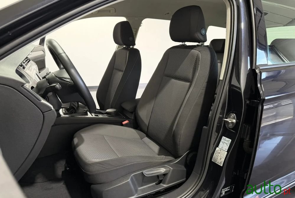 2016' Volkswagen Passat Variant photo #6