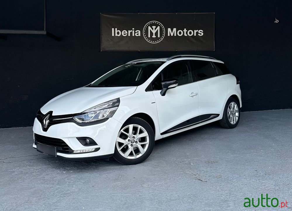 2020' Renault Clio Sport Tourer photo #1