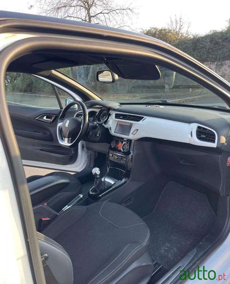 2012' Citroen DS3 photo #5