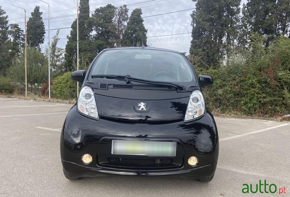 2019' Peugeot iOn Standard photo #2