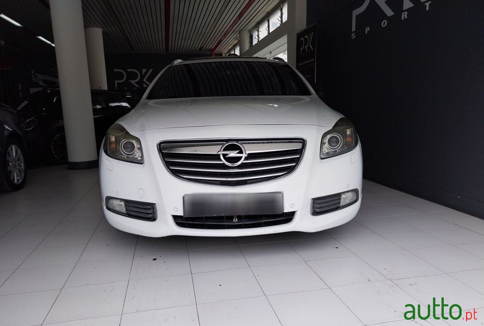 2013' Opel Insignia Sports Tourer photo #2