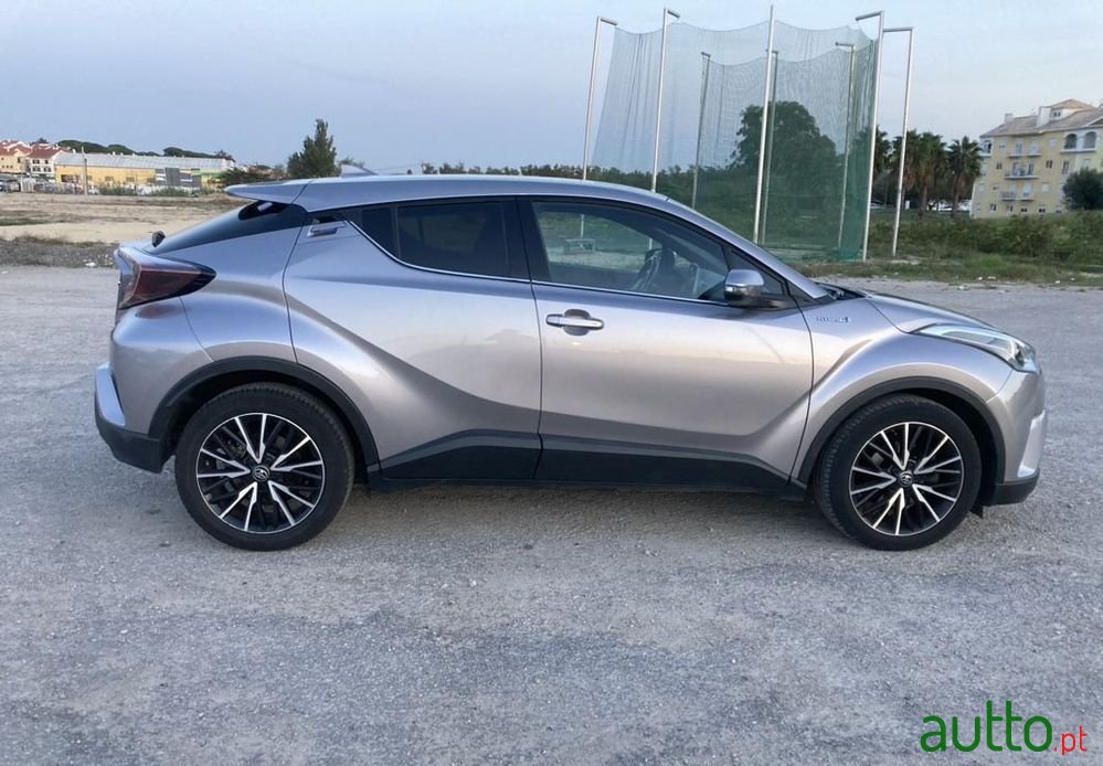 2018' Toyota C-HR 1.8 Hsd Exclusive photo #2