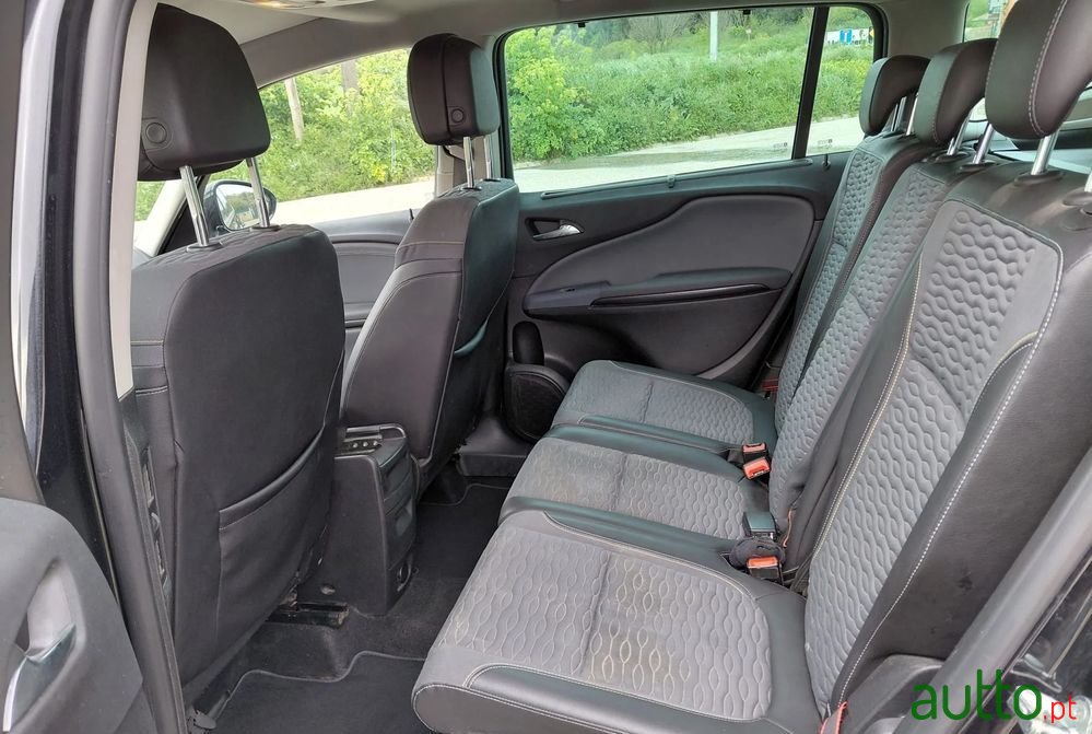 2014' Opel Zafira 1.6 Cdti Executive photo #6