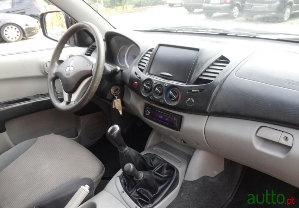 2010' Mitsubishi L200 2.5D DI.D 4X4 photo #5
