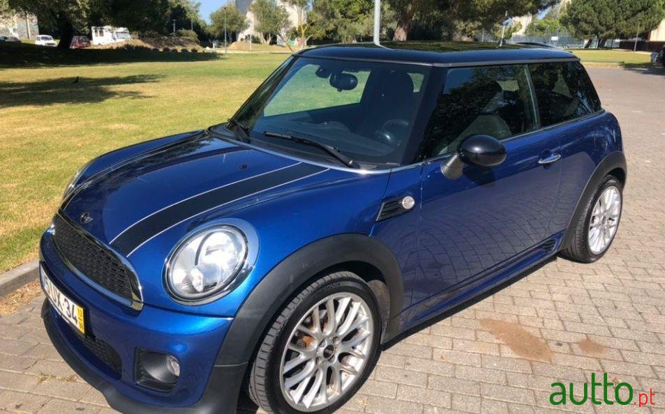 2013' MINI Cooper photo #2