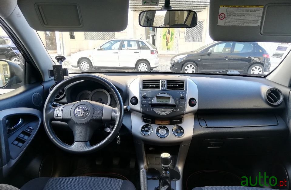 2006' Toyota RAV4 photo #5