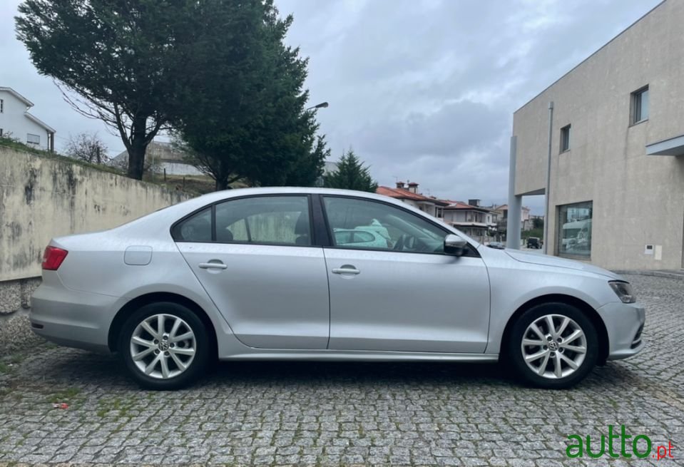 2015' Volkswagen Jetta photo #3