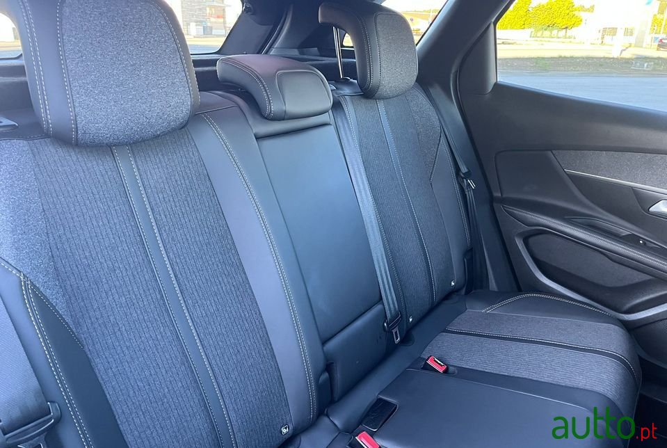 2017' Peugeot 3008 photo #6