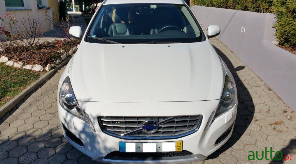 2011' Volvo V60 2.0 D3 photo #3