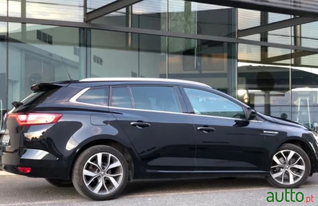 2016' Renault Megane Sport Tourer photo #3