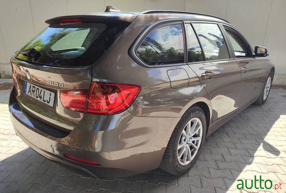 2014' BMW 318 photo #3