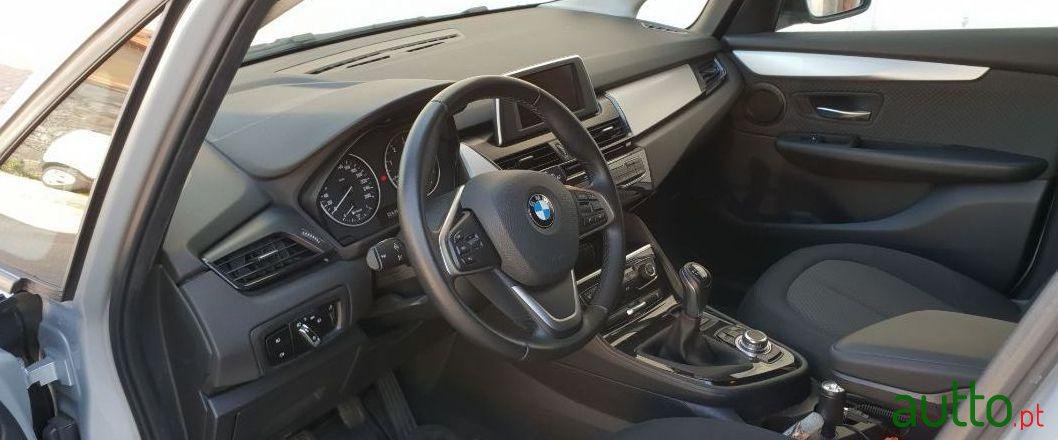 2015' BMW 216 D Avantage photo #2